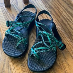 3 strap chacos with toe strap